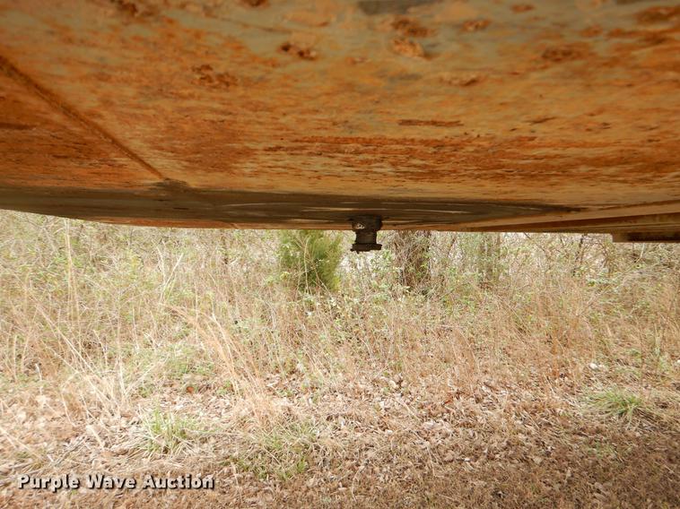 image for item FQ9677 1992 Fruehauf dry van trailer