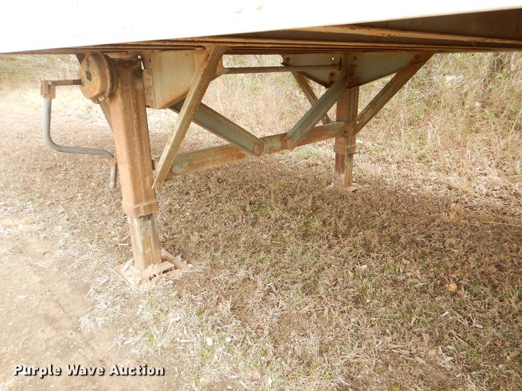 image for item FQ9677 1992 Fruehauf dry van trailer