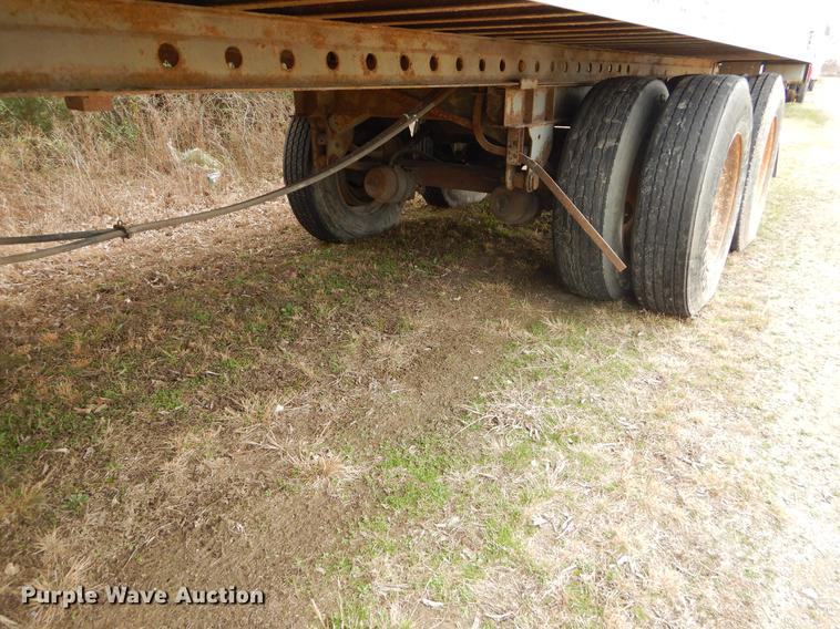 image for item FQ9677 1992 Fruehauf dry van trailer