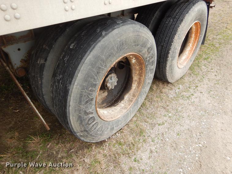 image for item FQ9677 1992 Fruehauf dry van trailer
