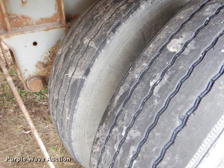 image for item FQ9677 1992 Fruehauf dry van trailer