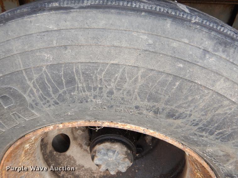 image for item FQ9677 1992 Fruehauf dry van trailer