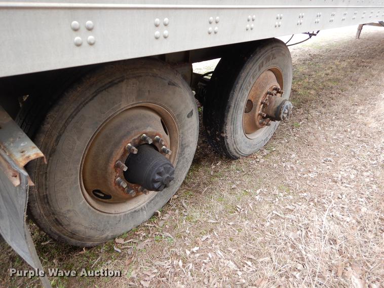 image for item FQ9677 1992 Fruehauf dry van trailer