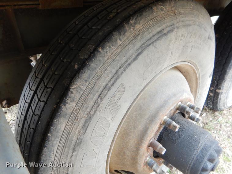 image for item FQ9677 1992 Fruehauf dry van trailer