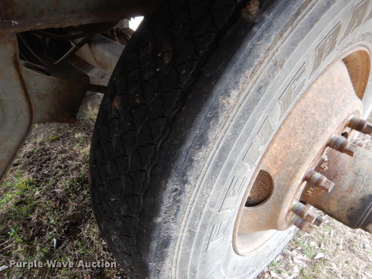 image for item FQ9677 1992 Fruehauf dry van trailer