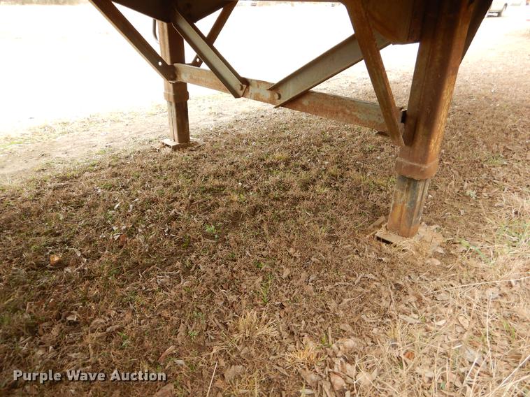 image for item FQ9677 1992 Fruehauf dry van trailer