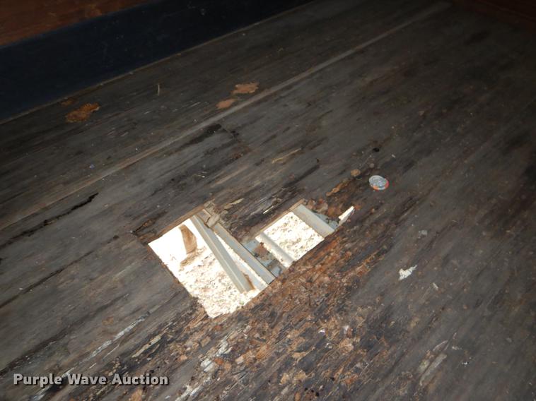 image for item FQ9677 1992 Fruehauf dry van trailer