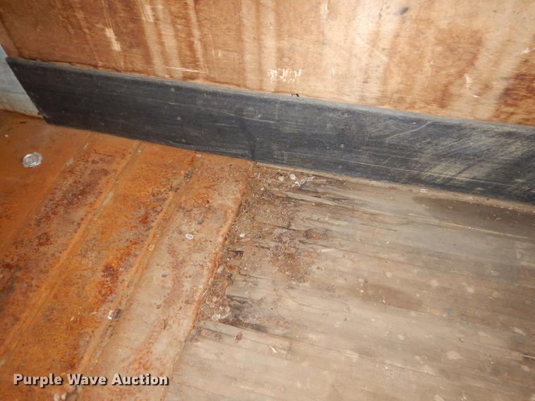 image for item FQ9677 1992 Fruehauf dry van trailer