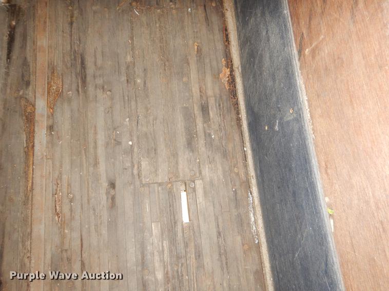 image for item FQ9677 1992 Fruehauf dry van trailer