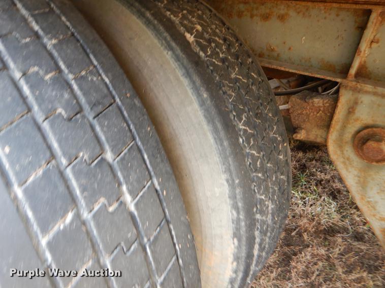 image for item FQ9680 1992 Fruehauf dry van trailer