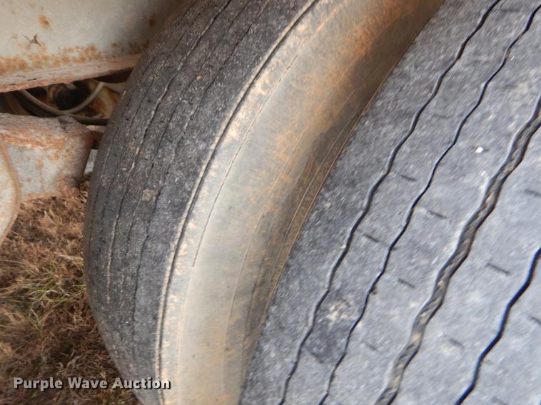 image for item FQ9680 1992 Fruehauf dry van trailer