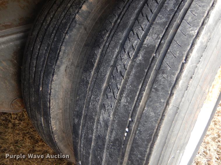 image for item FQ9682 1991 Fruehauf dry van trailer