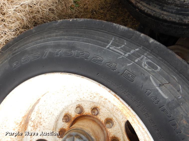 image for item FQ9682 1991 Fruehauf dry van trailer