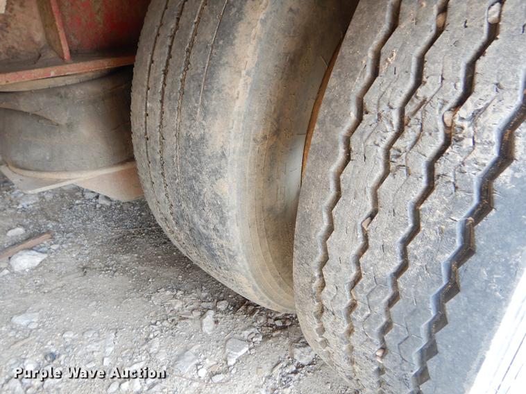 image for item FQ9690 1993 Fontaine MDFT5V3048AWK drop deck trailer