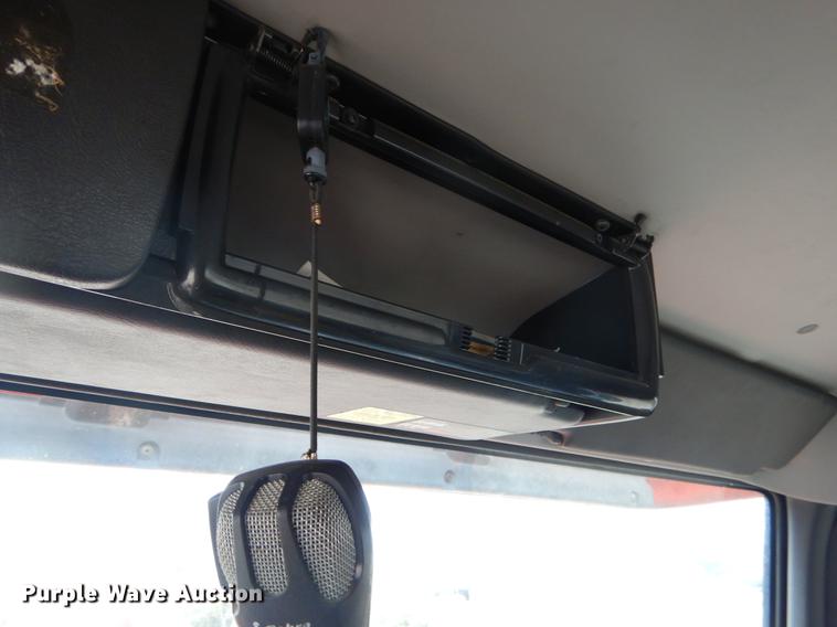 image for item FQ9691 1999 Volvo VN semi truck