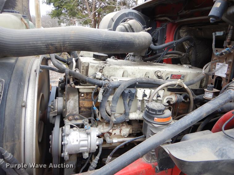 image for item FQ9691 1999 Volvo VN semi truck