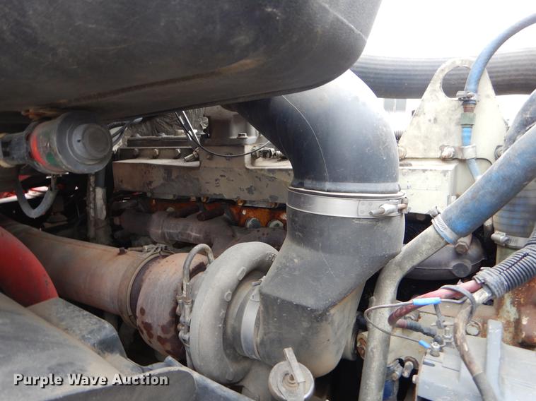 image for item FQ9691 1999 Volvo VN semi truck