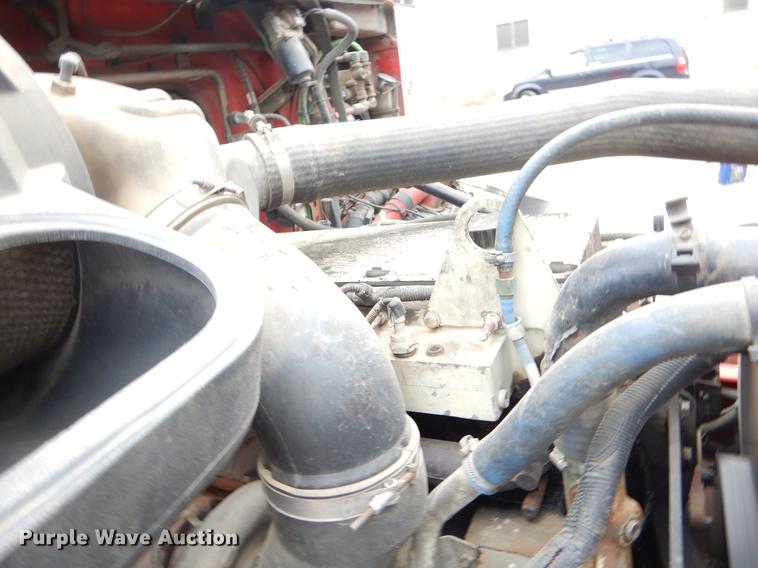 image for item FQ9691 1999 Volvo VN semi truck