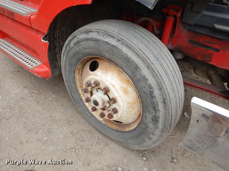 image for item FQ9691 1999 Volvo VN semi truck