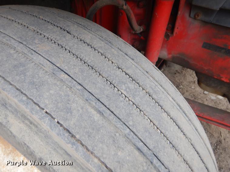 image for item FQ9691 1999 Volvo VN semi truck