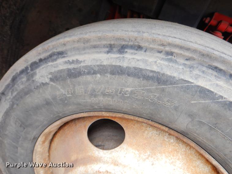 image for item FQ9691 1999 Volvo VN semi truck