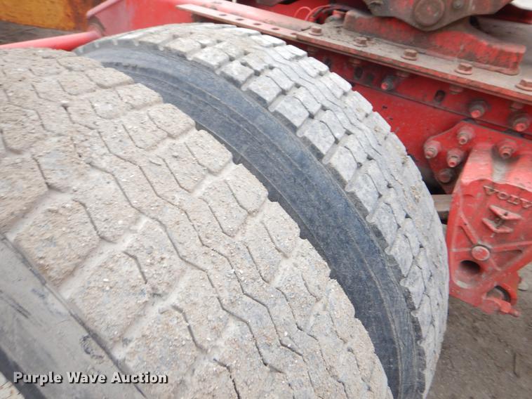 image for item FQ9691 1999 Volvo VN semi truck