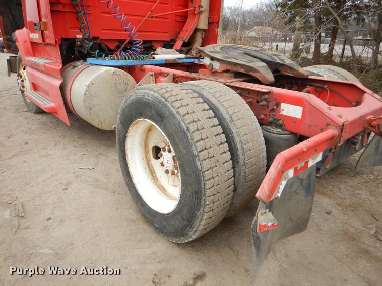 image for item FQ9691 1999 Volvo VN semi truck