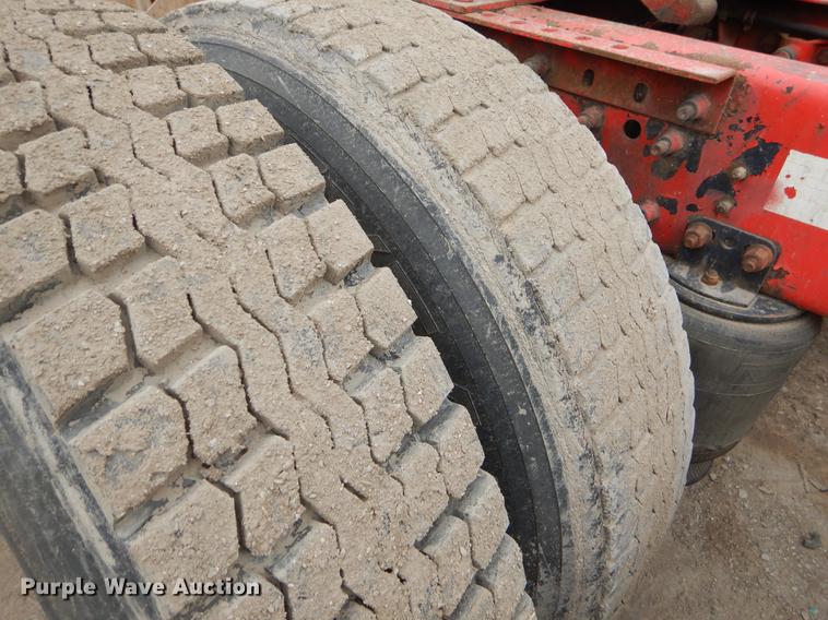 image for item FQ9691 1999 Volvo VN semi truck