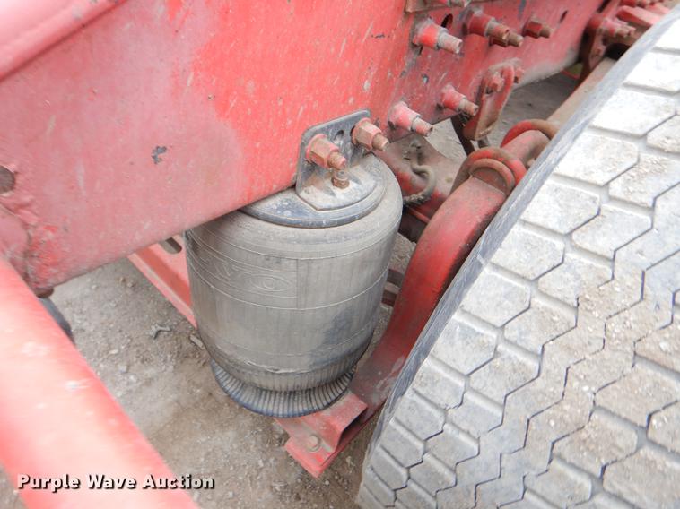 image for item FQ9691 1999 Volvo VN semi truck