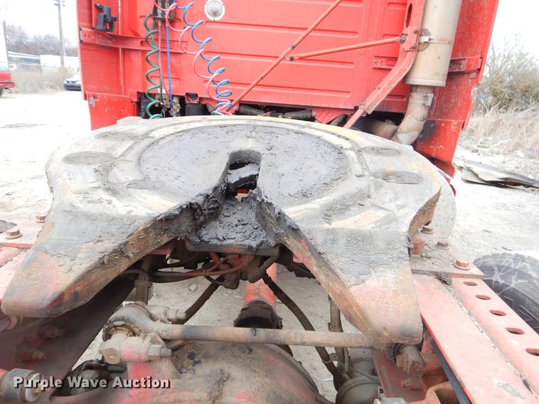 image for item FQ9691 1999 Volvo VN semi truck