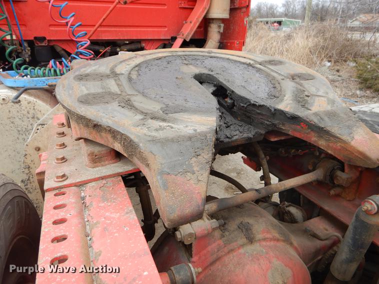 image for item FQ9691 1999 Volvo VN semi truck