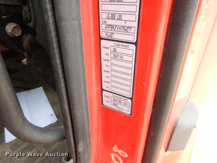 image for item FQ9691 1999 Volvo VN semi truck