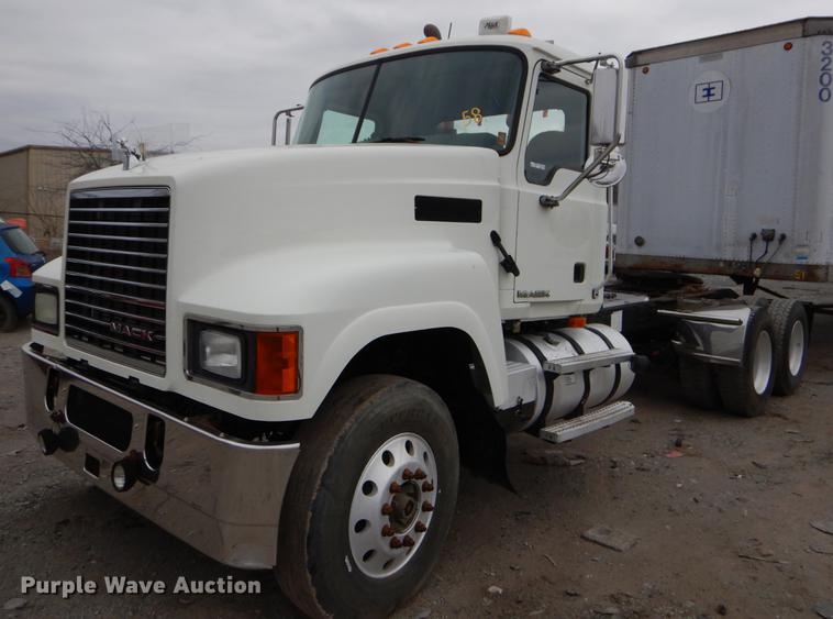 image for item FQ9692 2008 Mack CHU semi truck