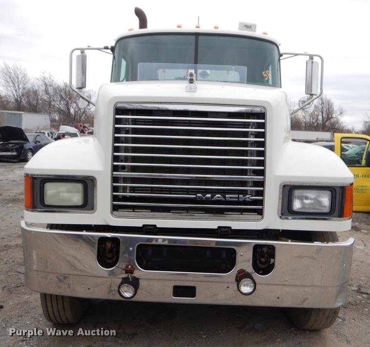 image for item FQ9692 2008 Mack CHU semi truck