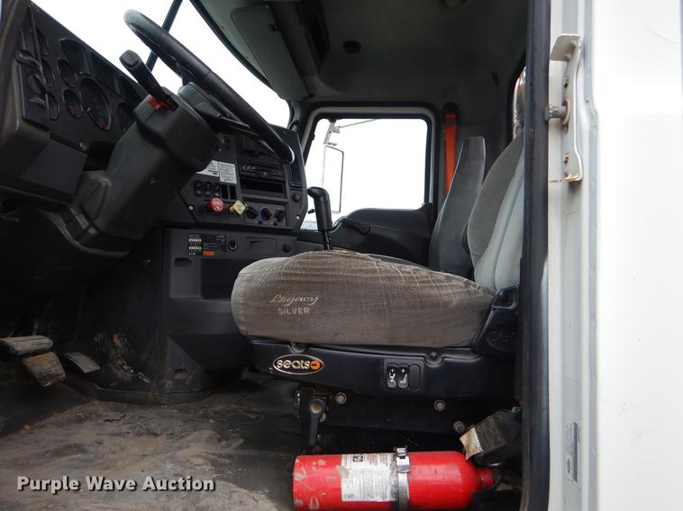 image for item FQ9692 2008 Mack CHU semi truck