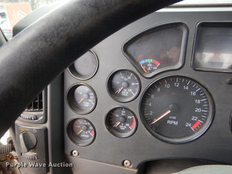 image for item FQ9692 2008 Mack CHU semi truck