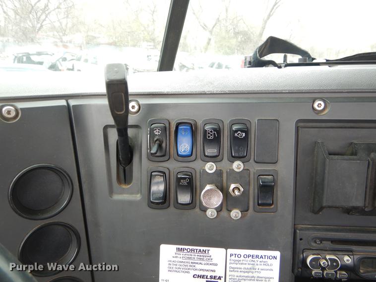 image for item FQ9692 2008 Mack CHU semi truck