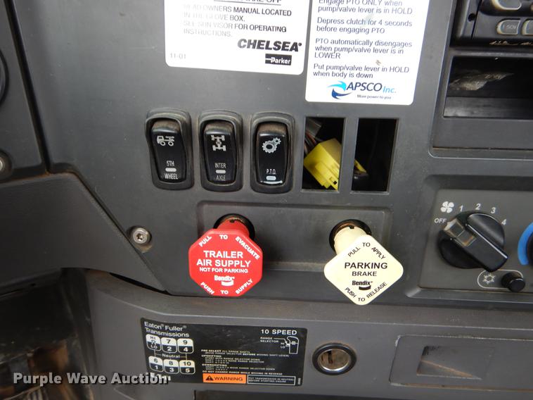 image for item FQ9692 2008 Mack CHU semi truck