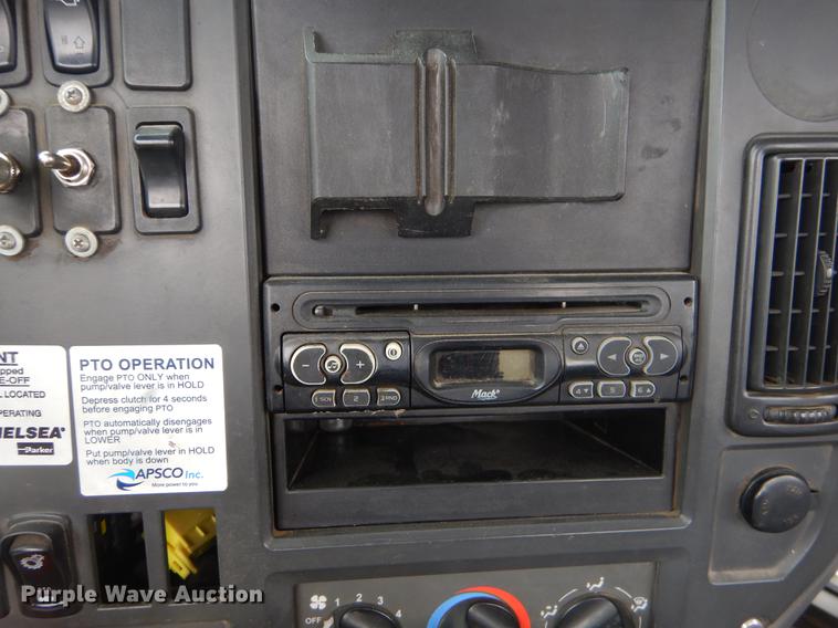 image for item FQ9692 2008 Mack CHU semi truck