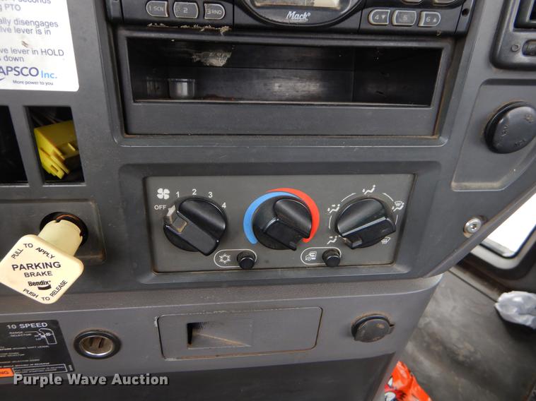 image for item FQ9692 2008 Mack CHU semi truck