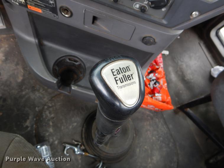 image for item FQ9692 2008 Mack CHU semi truck