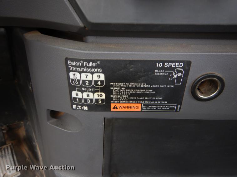 image for item FQ9692 2008 Mack CHU semi truck