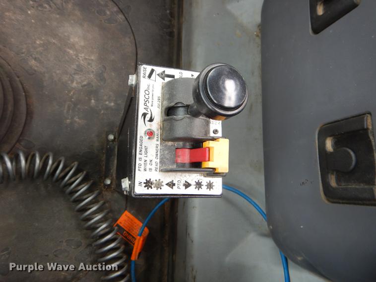 image for item FQ9692 2008 Mack CHU semi truck