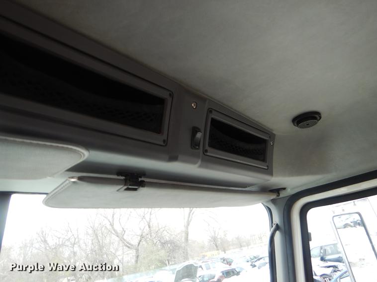 image for item FQ9692 2008 Mack CHU semi truck