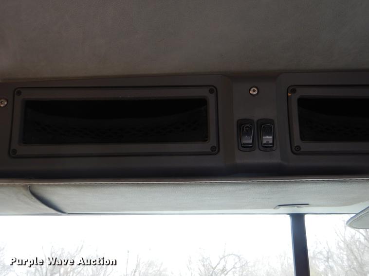 image for item FQ9692 2008 Mack CHU semi truck