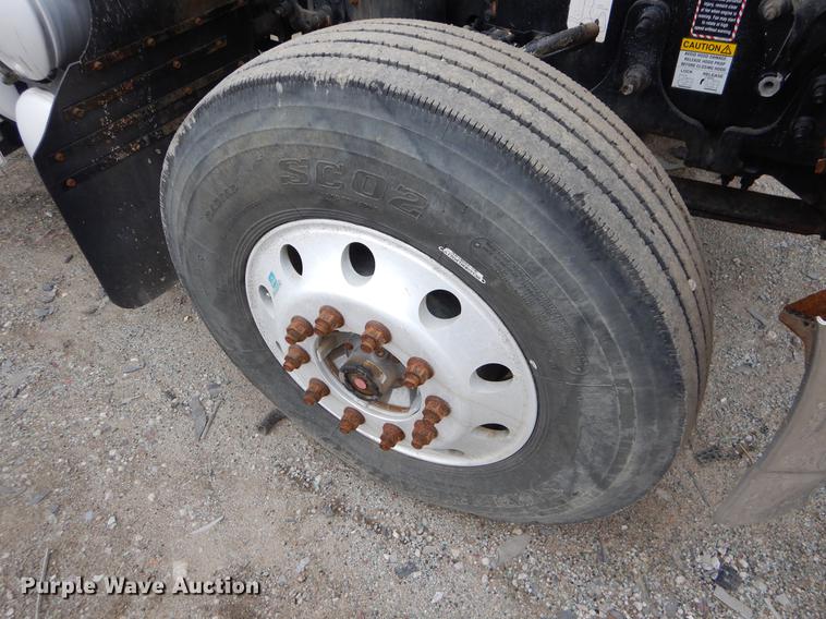 image for item FQ9692 2008 Mack CHU semi truck