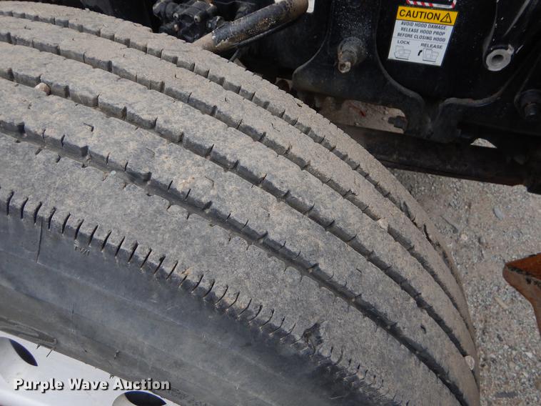 image for item FQ9692 2008 Mack CHU semi truck