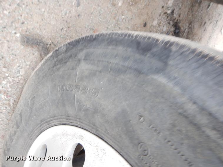 image for item FQ9692 2008 Mack CHU semi truck