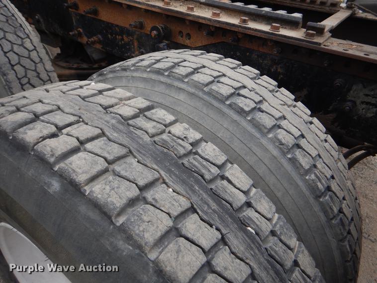 image for item FQ9692 2008 Mack CHU semi truck