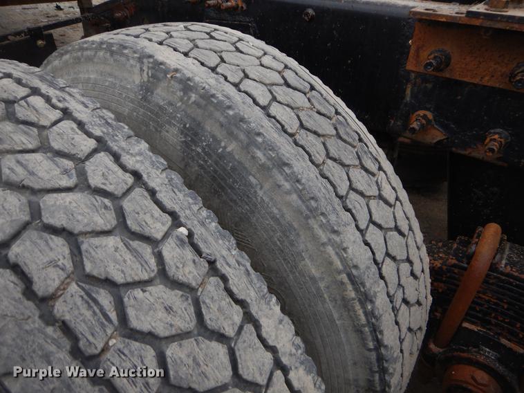 image for item FQ9692 2008 Mack CHU semi truck